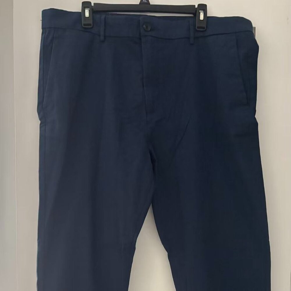 Brand new with tag Men's Banana Republic Chino Pants 40*32 (Navy blue)